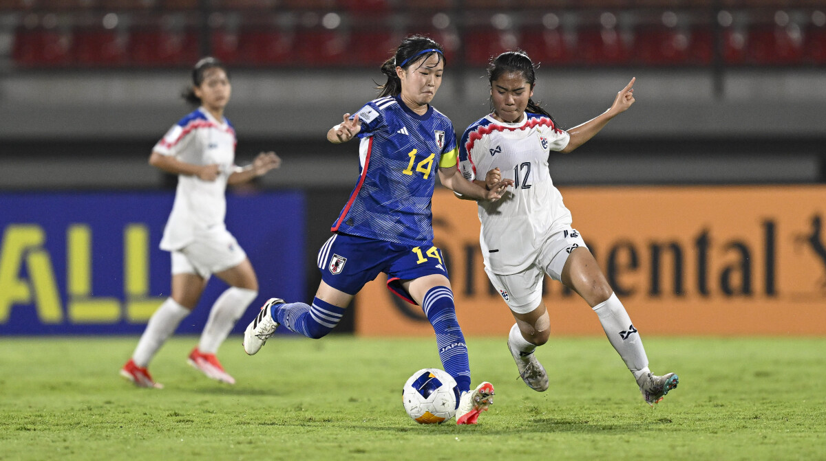 Images - Group B: Japan V Thailand