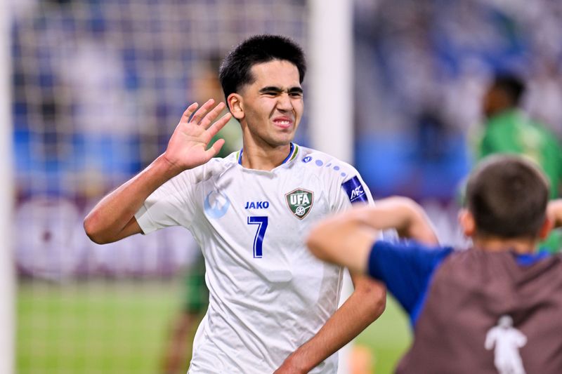 Arab Menangis Kalah 0-2 Lawan Uzbek, Tak Mampu Manfaatkan 2 Kartu Merah Uzbek konten gambar