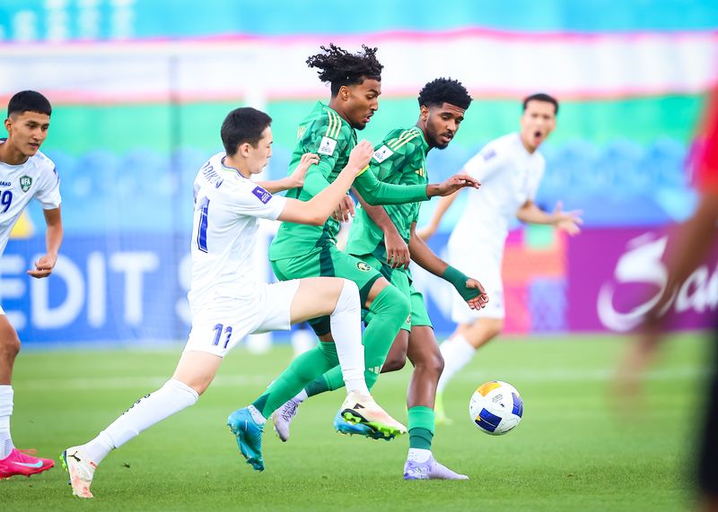 Arab Menangis Kalah 0-2 Lawan Uzbek, Tak Mampu Manfaatkan 2 Kartu Merah Uzbek konten gambar