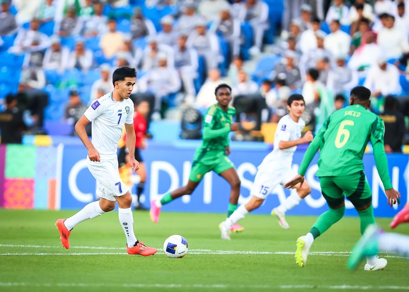 Arab Menangis Kalah 0-2 Lawan Uzbek, Tak Mampu Manfaatkan 2 Kartu Merah Uzbek konten gambar