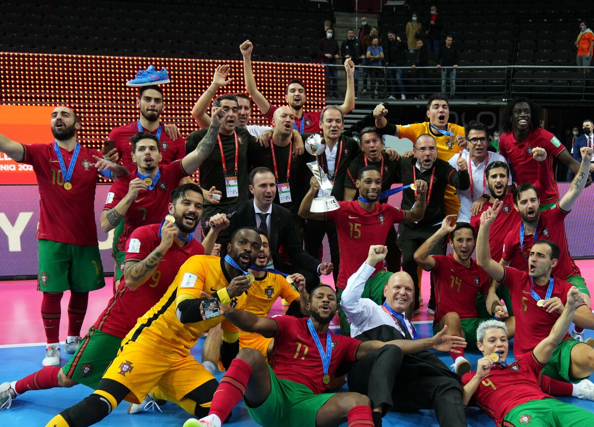 Portugal on X: 🗓 𝕮𝖍𝖊𝖌𝖔𝖚 𝖔 𝖉𝖎𝖆! Jogo 1⃣ no Mundial de Futsal 2021!  🏆 𝘍𝘶𝘵𝘴𝘢𝘭 𝘞𝘰𝘳𝘭𝘥 𝘊𝘶𝘱 🇹🇭✖🇵🇹 ⌚ 18H 📺 @RTP1 #VamosComTudo  #FutsalPT  / X
