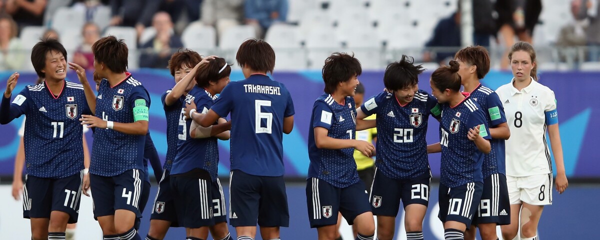 Japan storm into semi-finals