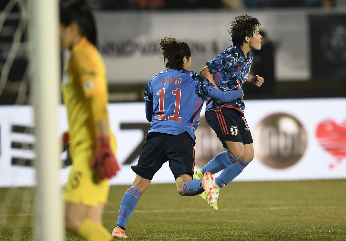 Momiki Penalty Seals Japan Title