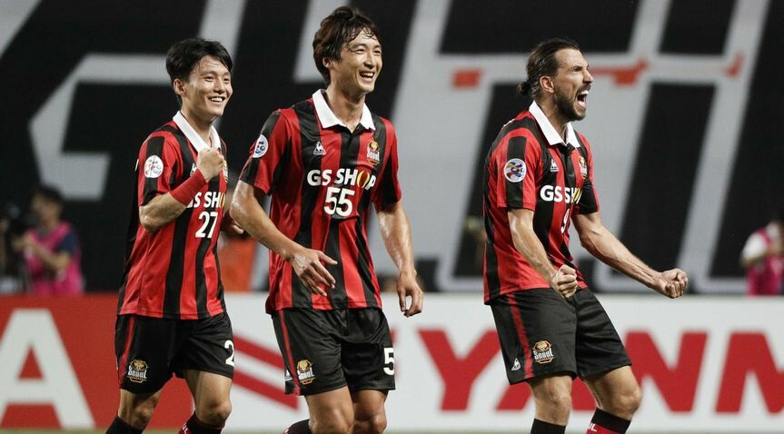 Dejan Damjanovic of South Korea's FC Seoul, left, shoots against