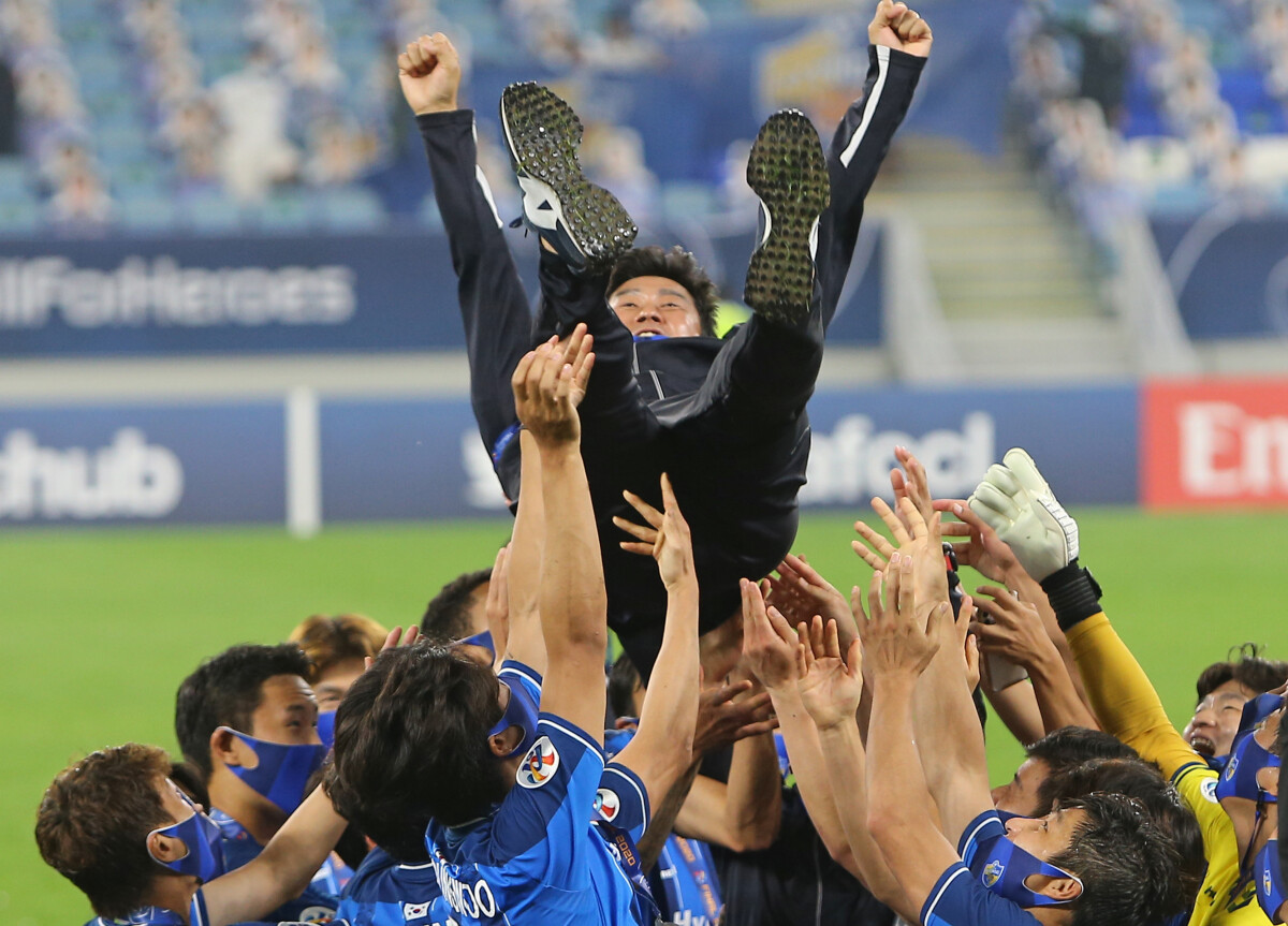 In Photos: Hanshin Tigers, fans celebrate winning Central League  title［写真特集7/17］- 毎日新聞